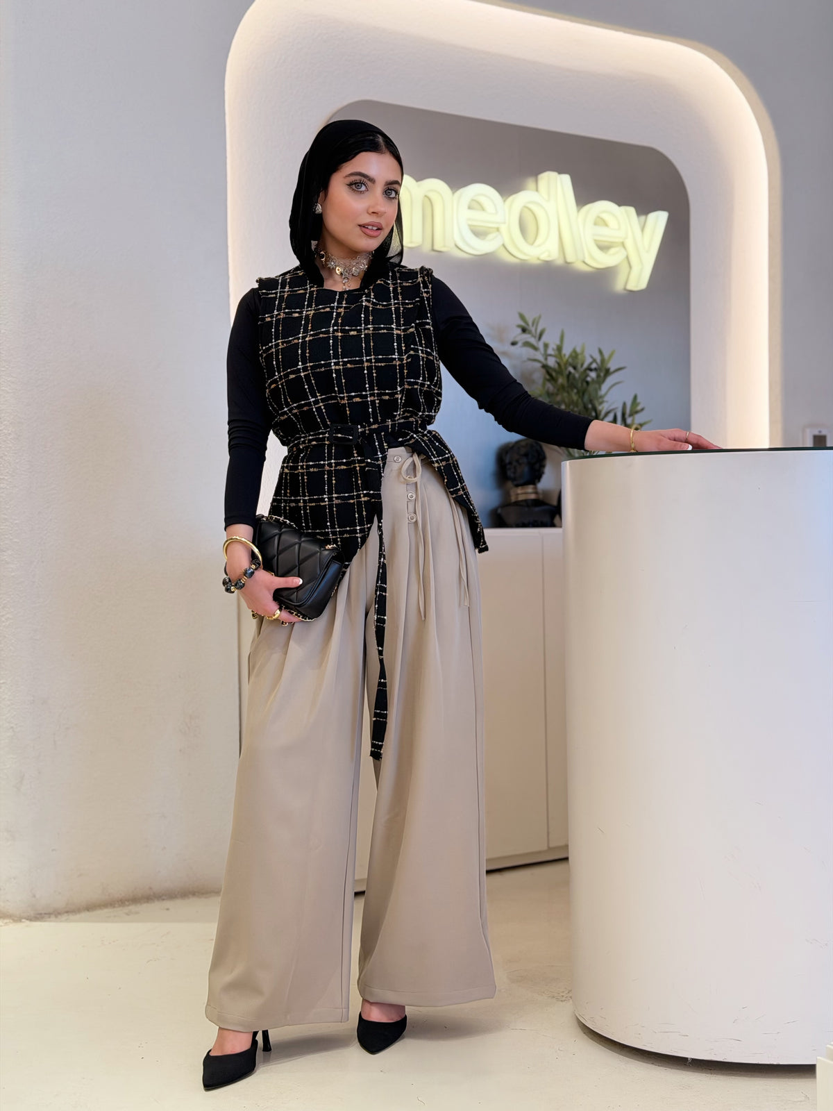Sleek Wide Leg Trousers ( Light olive )