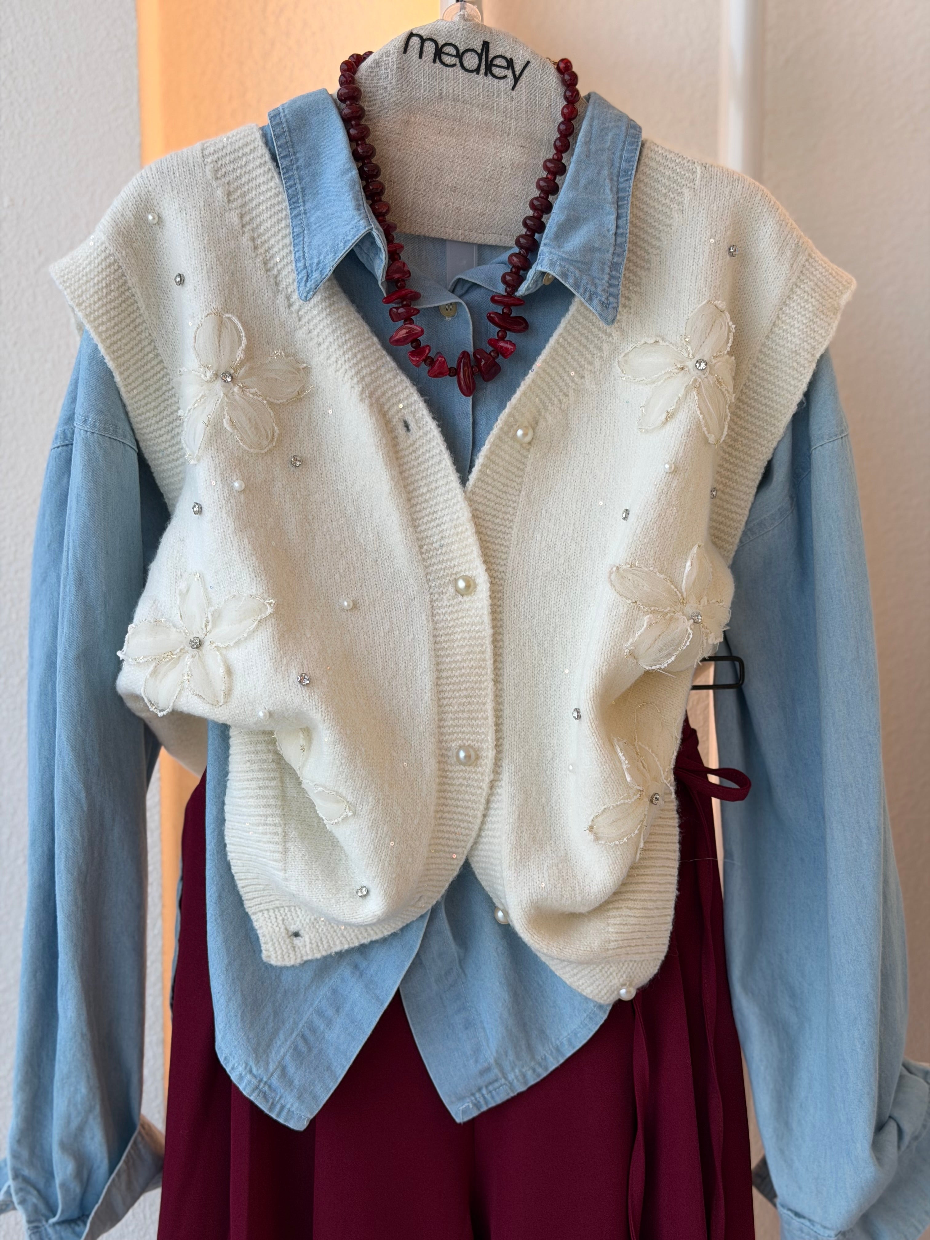 3D Bloom Mohair Vest ( pearly white )