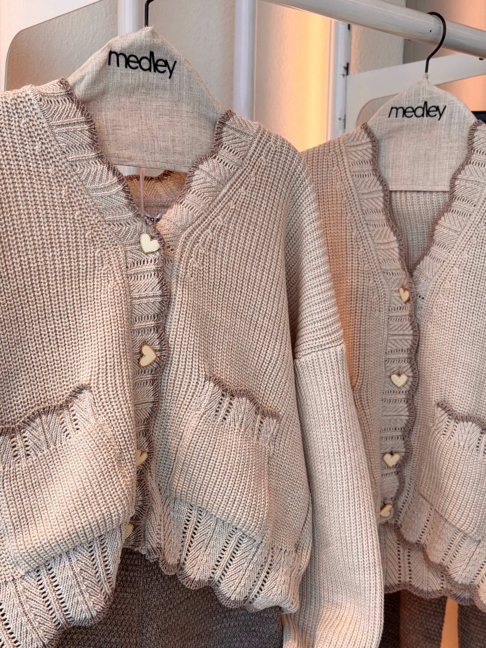 Hearts knit cardigan ( beige * mocha )