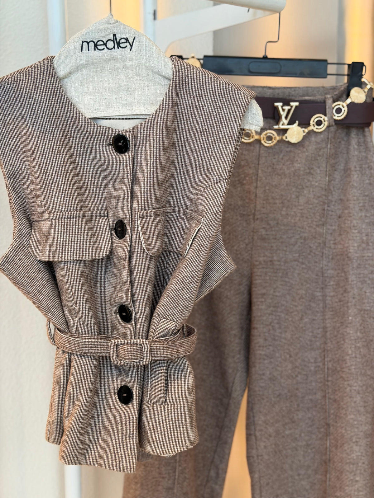Luna Sleeveless Vest (Brown)