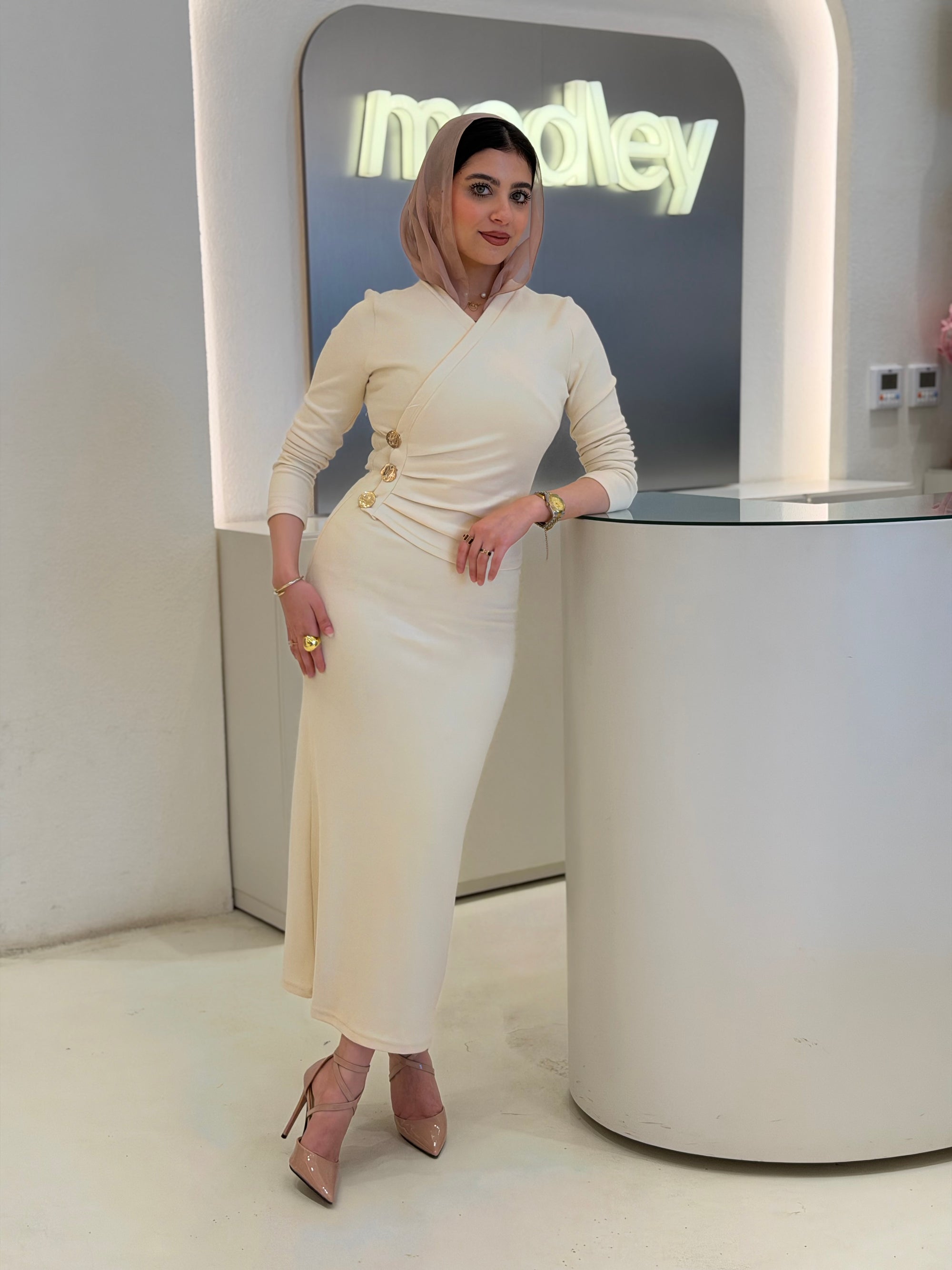 Golden buttons slim fit dress ( cream )