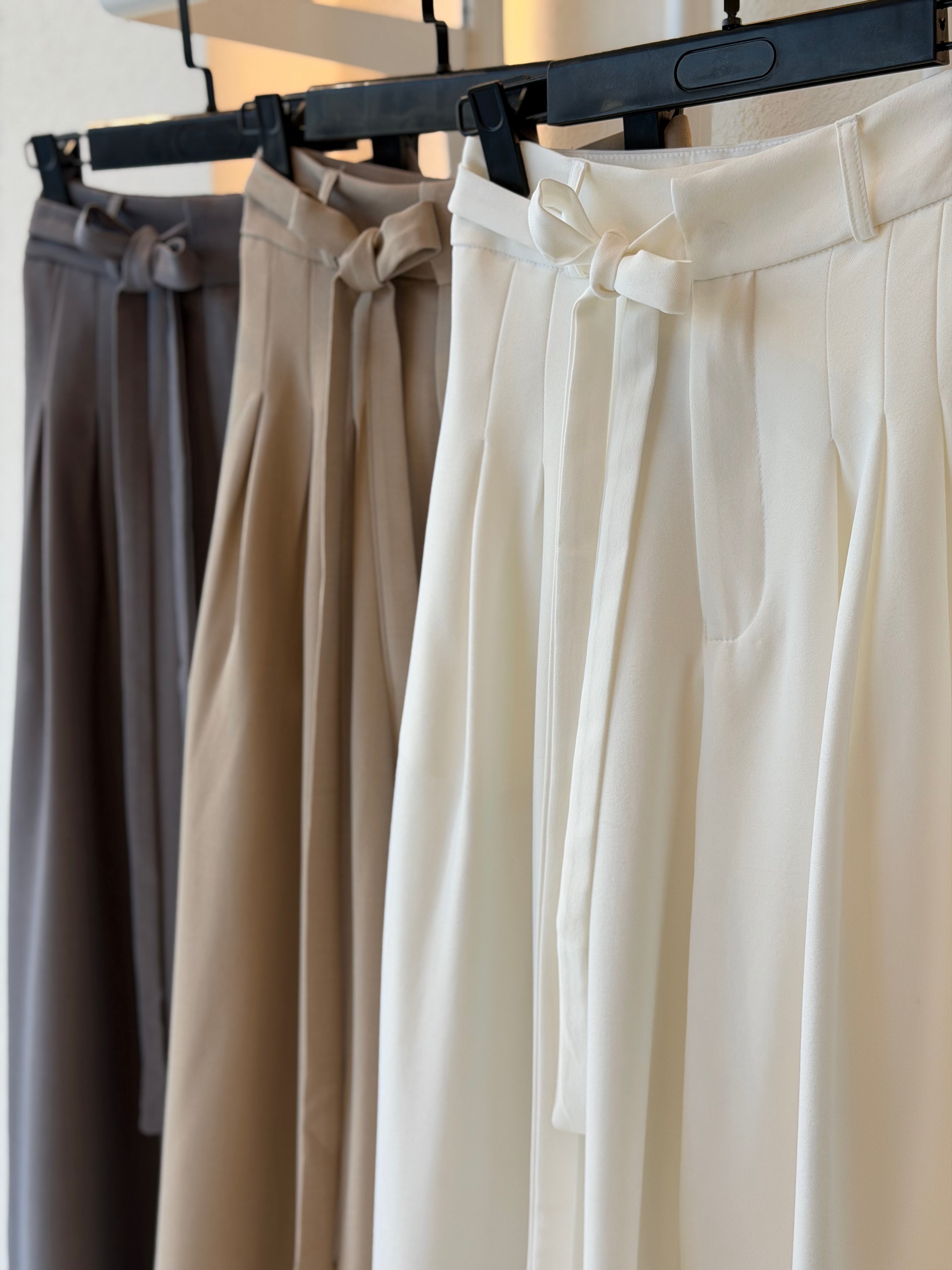Wide-leg Trousers (Soft Naturals)