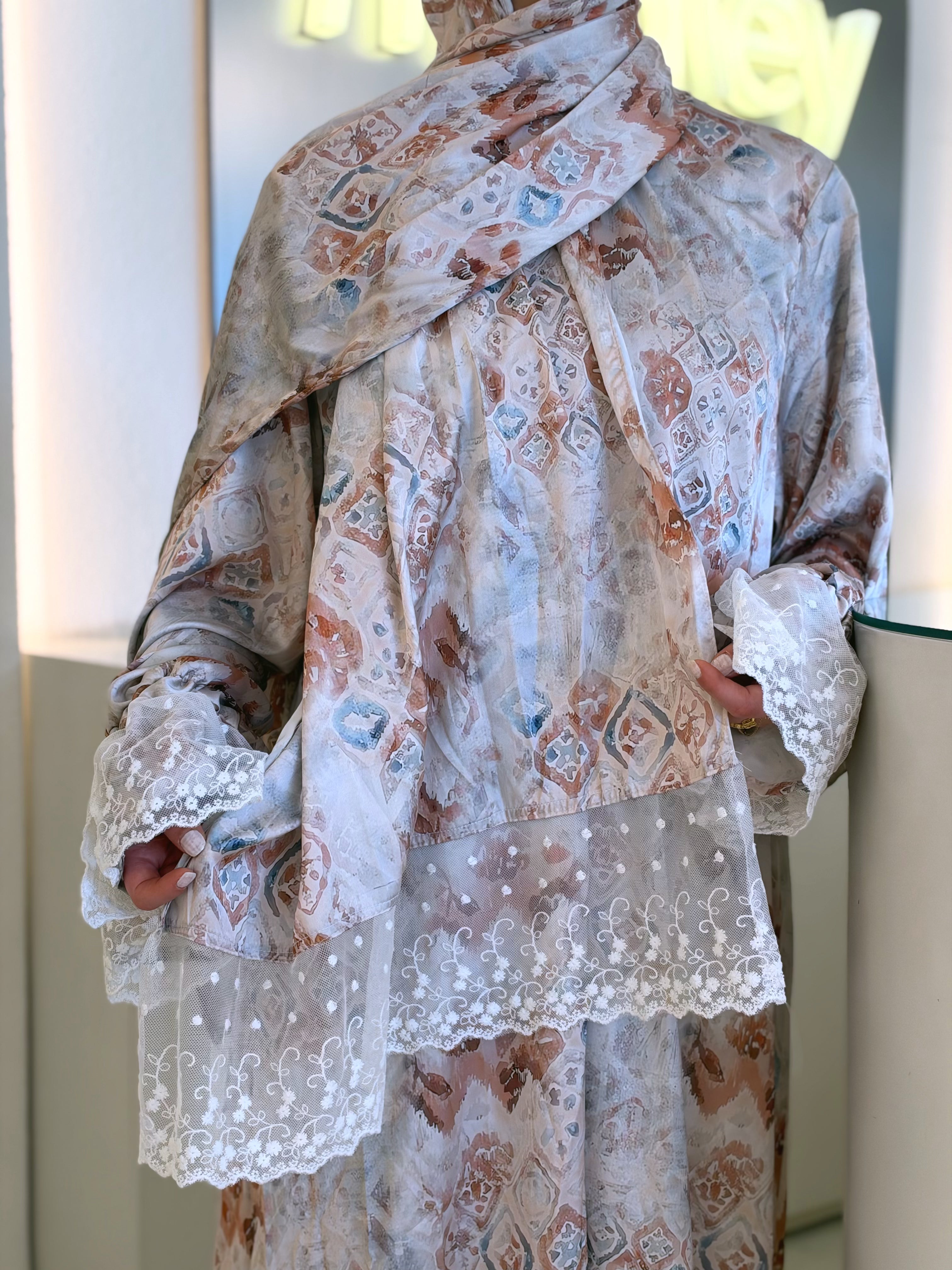 Arabesque Isdal in brown arabesque print by Medley Fashion, photo 1