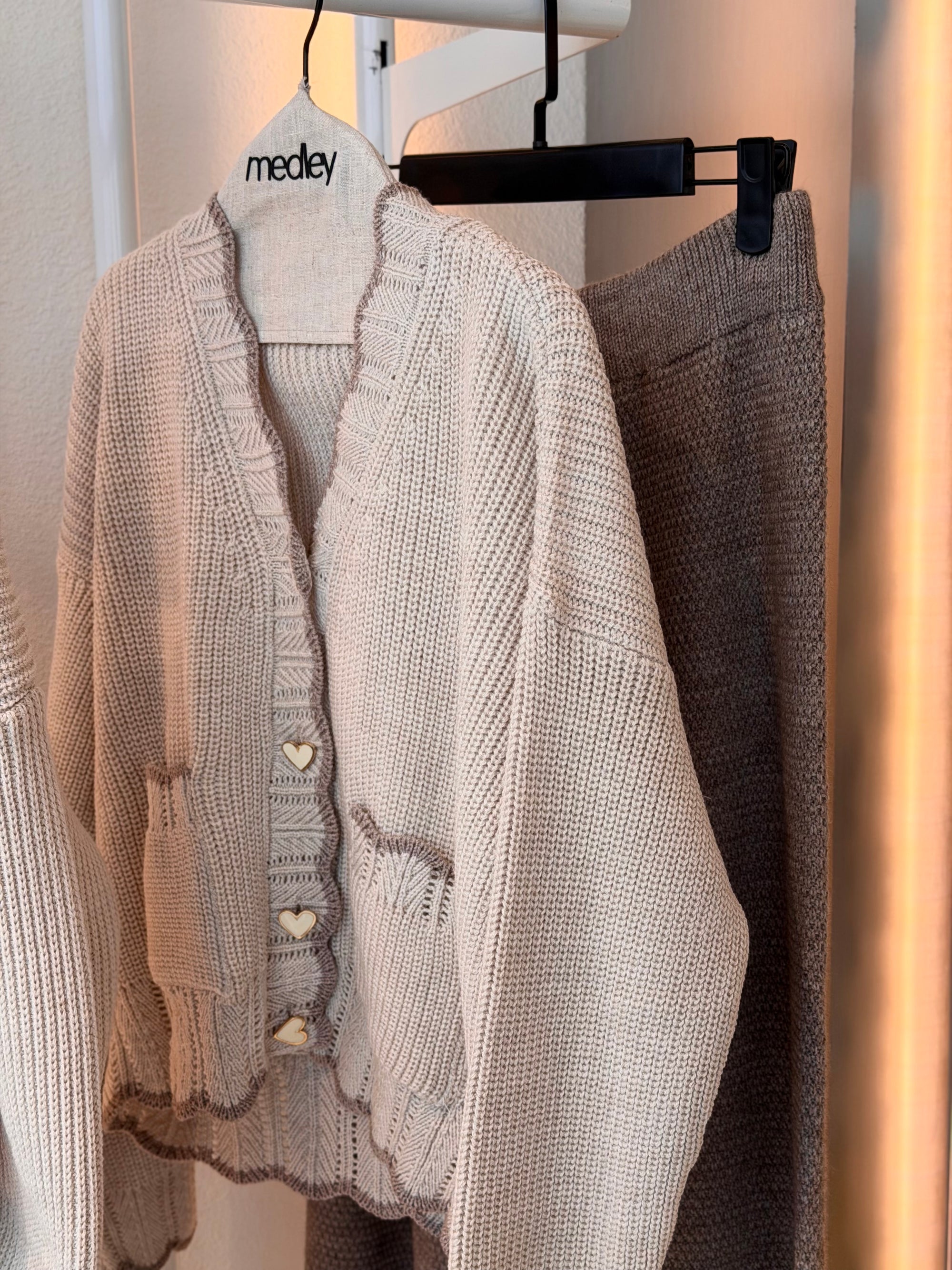 Hearts knit cardigan ( beige * mocha )