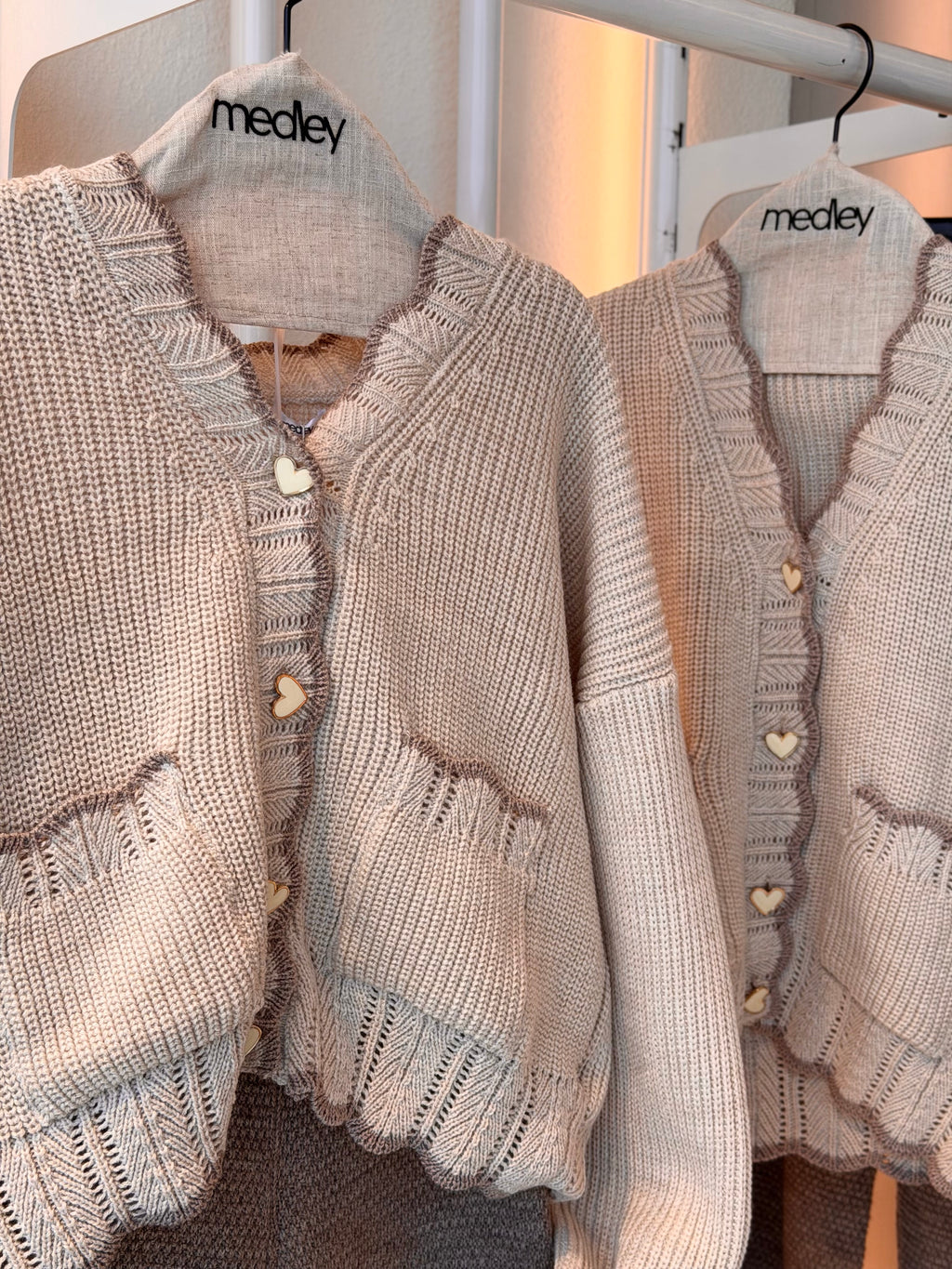 Hearts knit cardigan ( beige * mocha )
