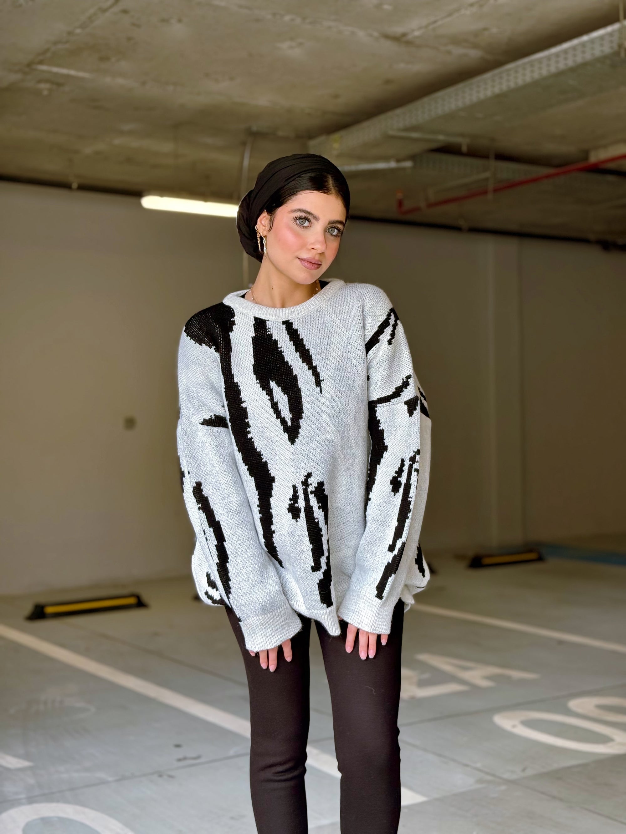 Marble Pullover ( black shades )