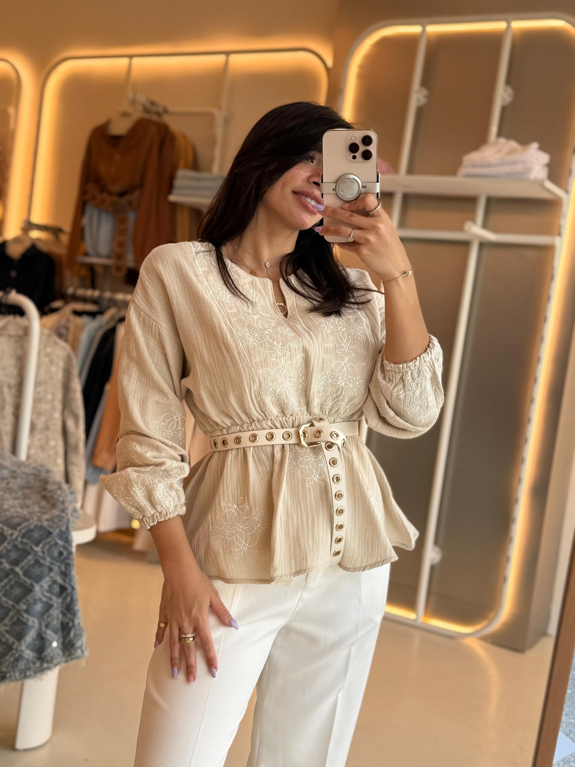 Embiodery blouse