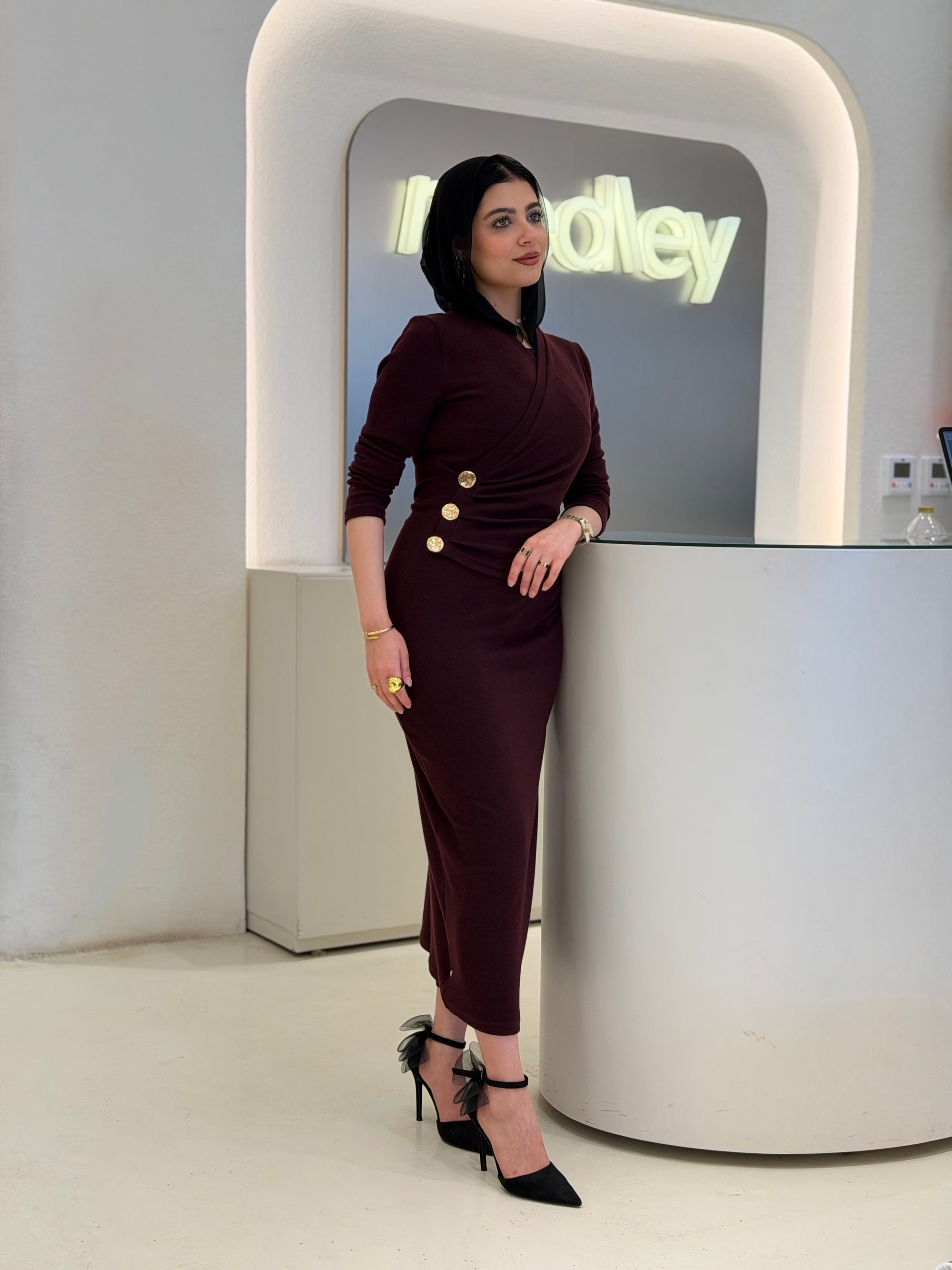 Golden buttons slim fit dress ( burgundy)