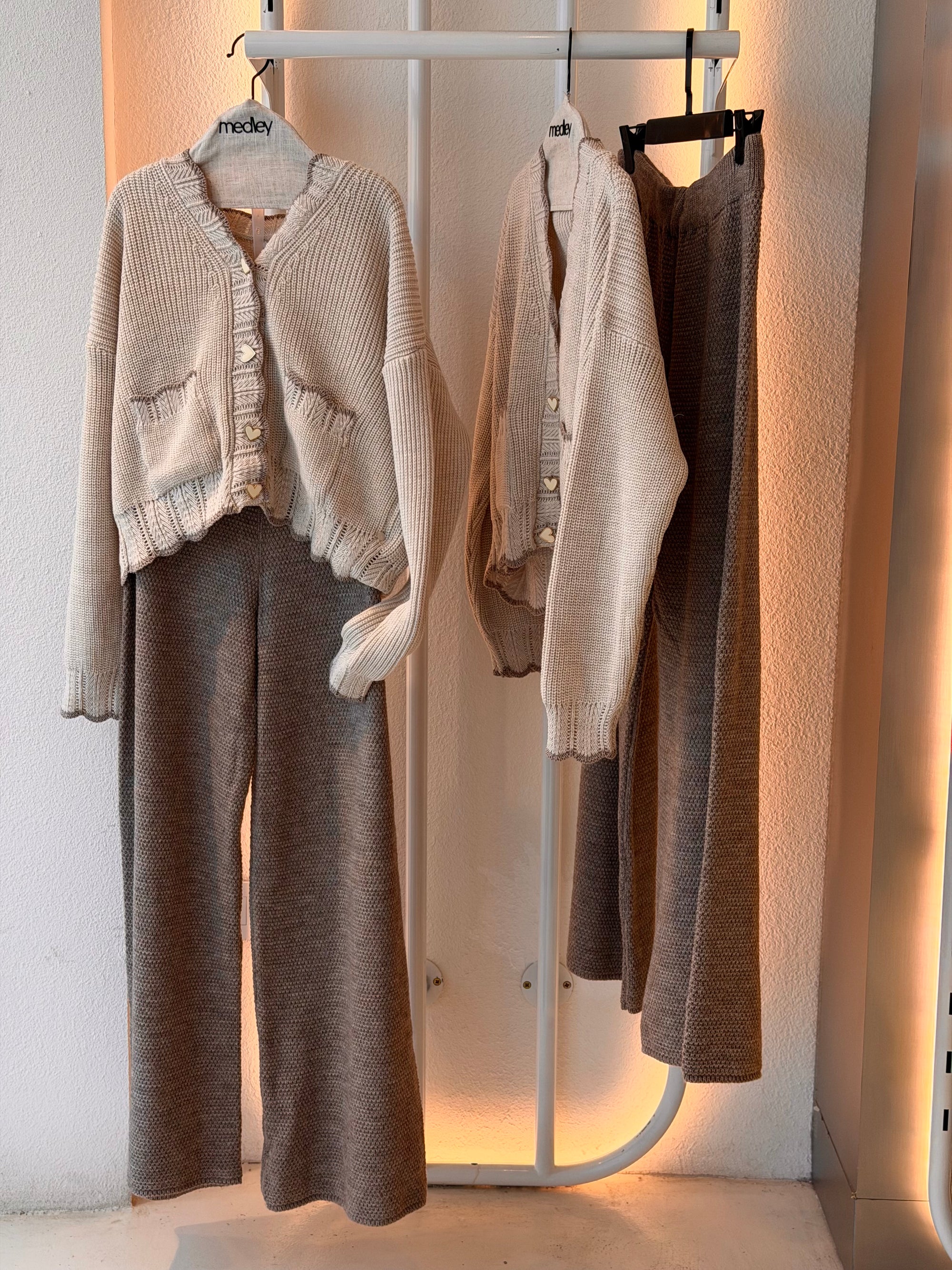 Hearts knit cardigan ( beige * mocha )
