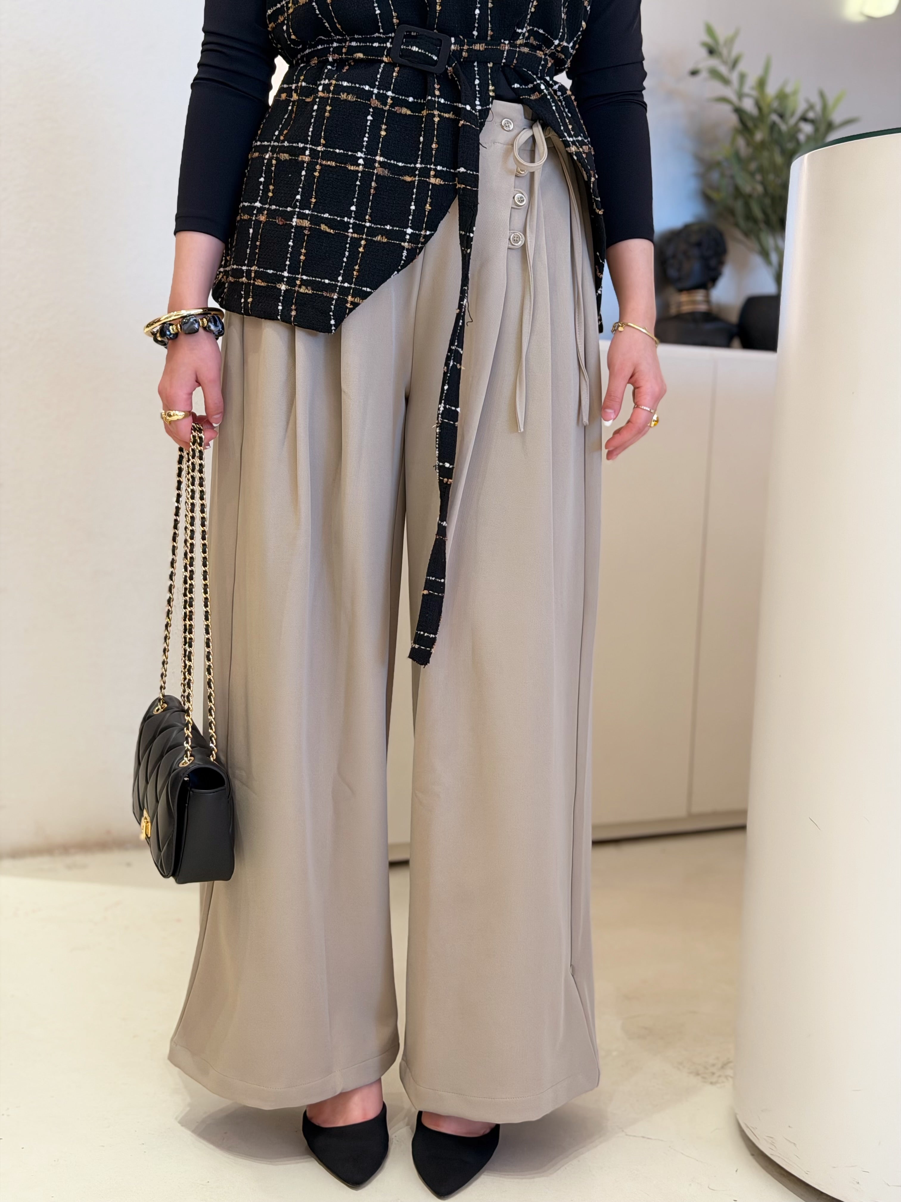 Sleek Wide Leg Trousers ( Light olive )