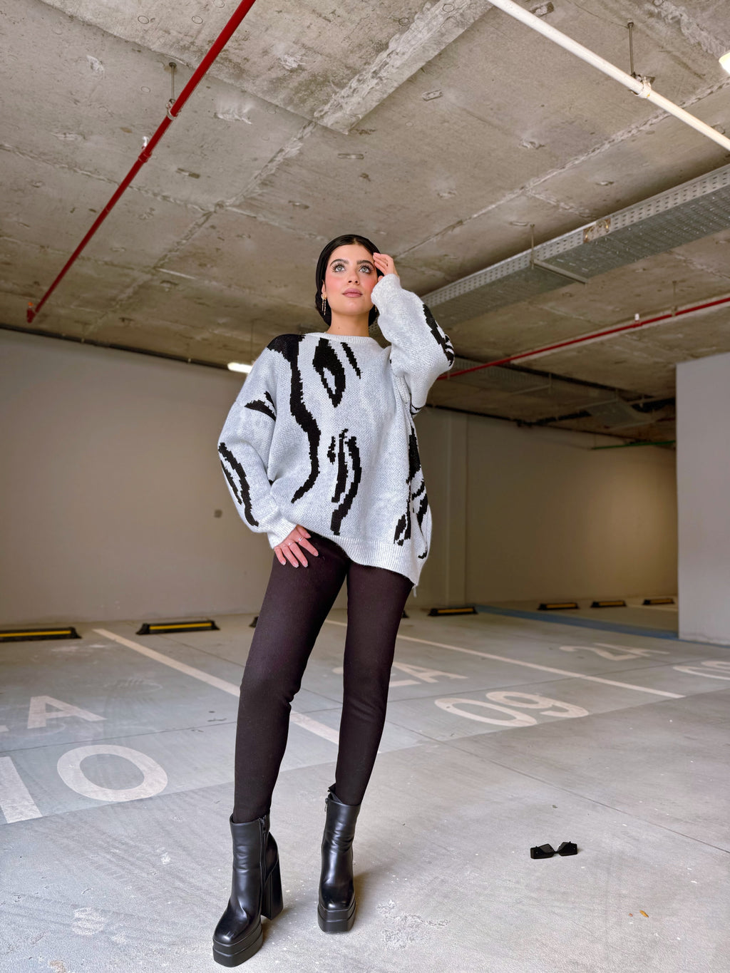 Marble Pullover ( black shades )