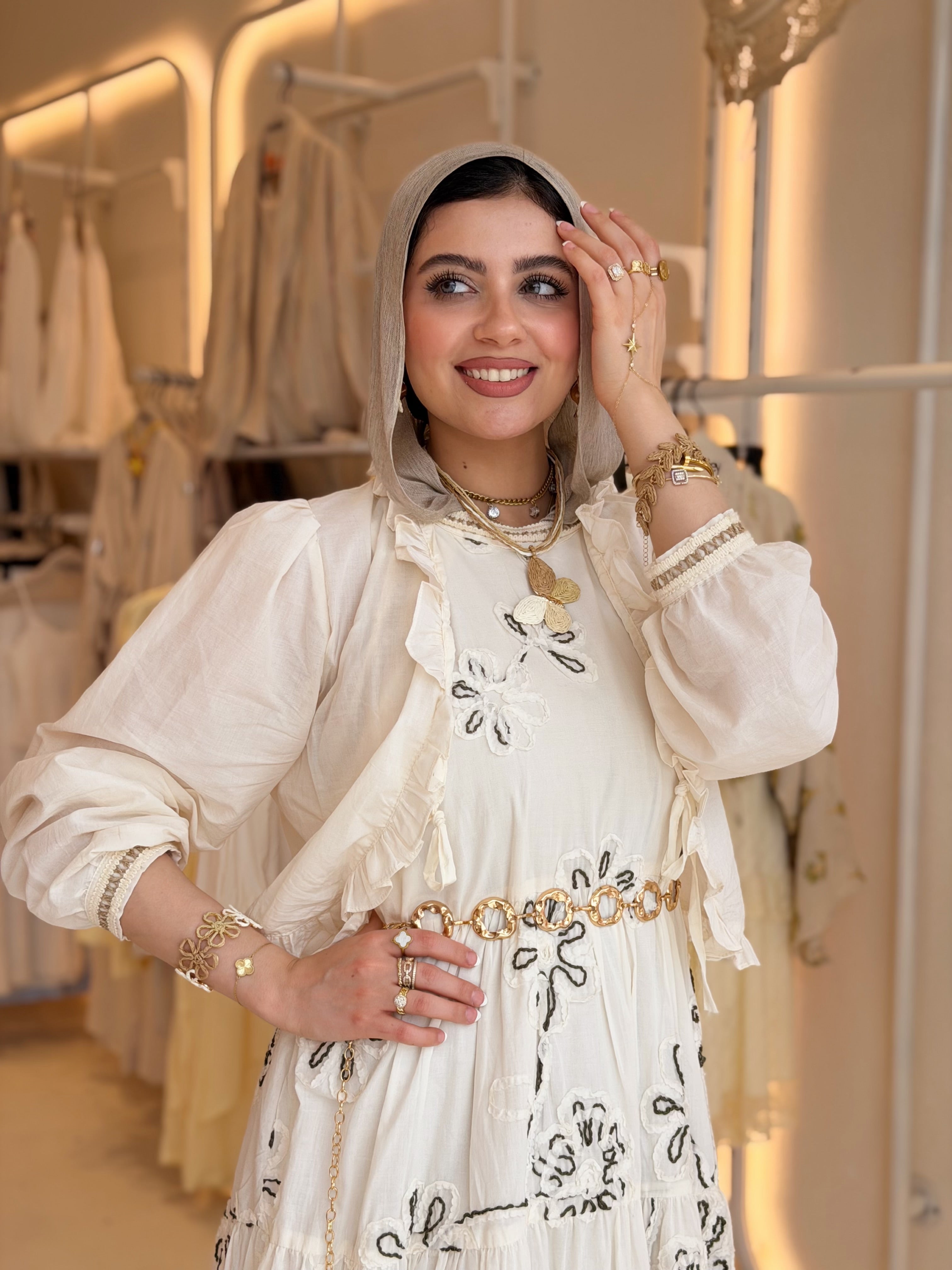 Embroidered golden glow (Light Beige)