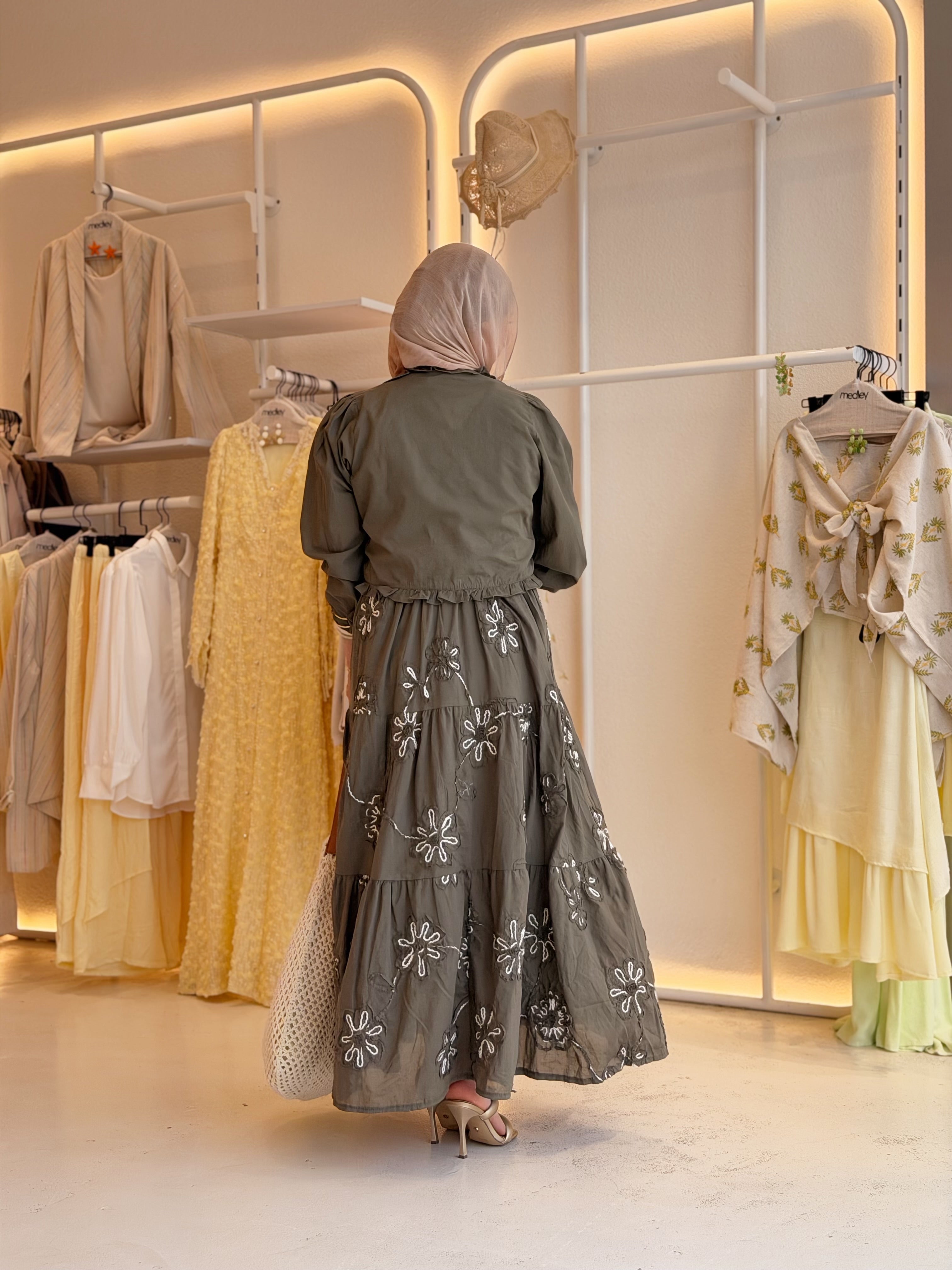 Embroidered golden glow (Olive)
