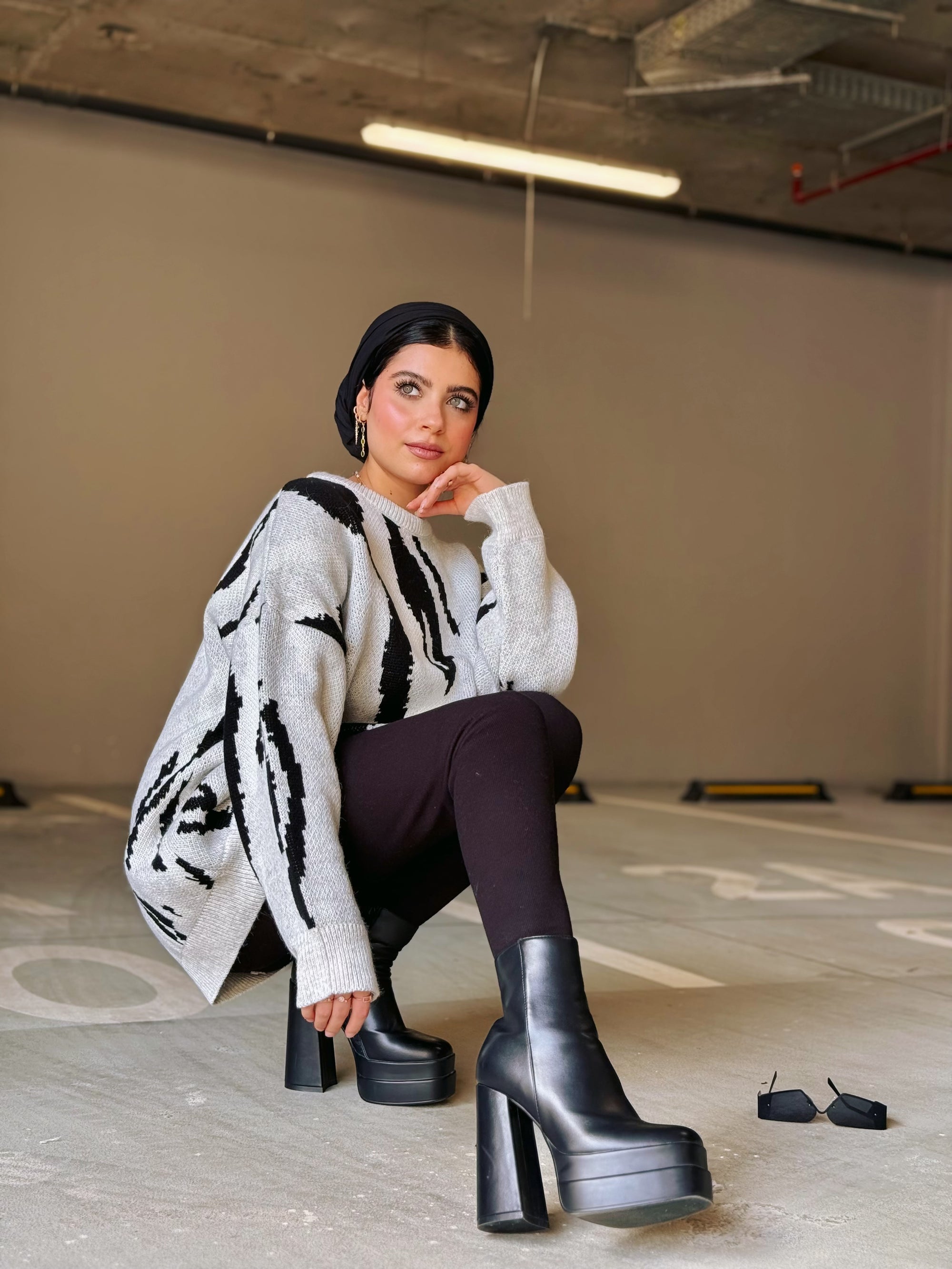 Marble Pullover ( black shades )