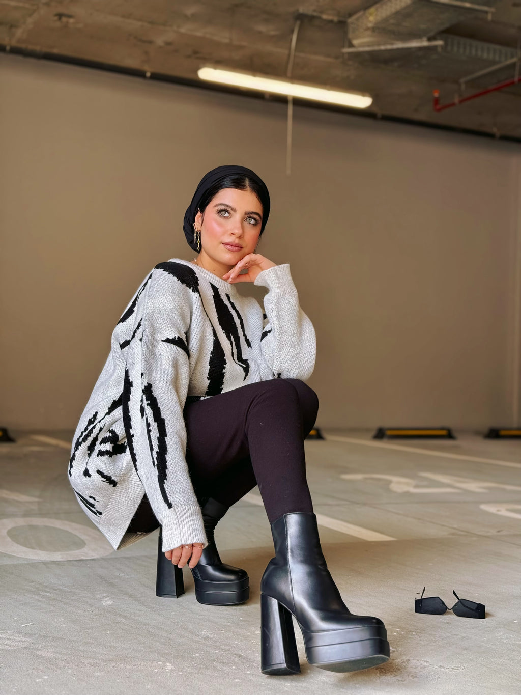 Marble Pullover ( black shades )