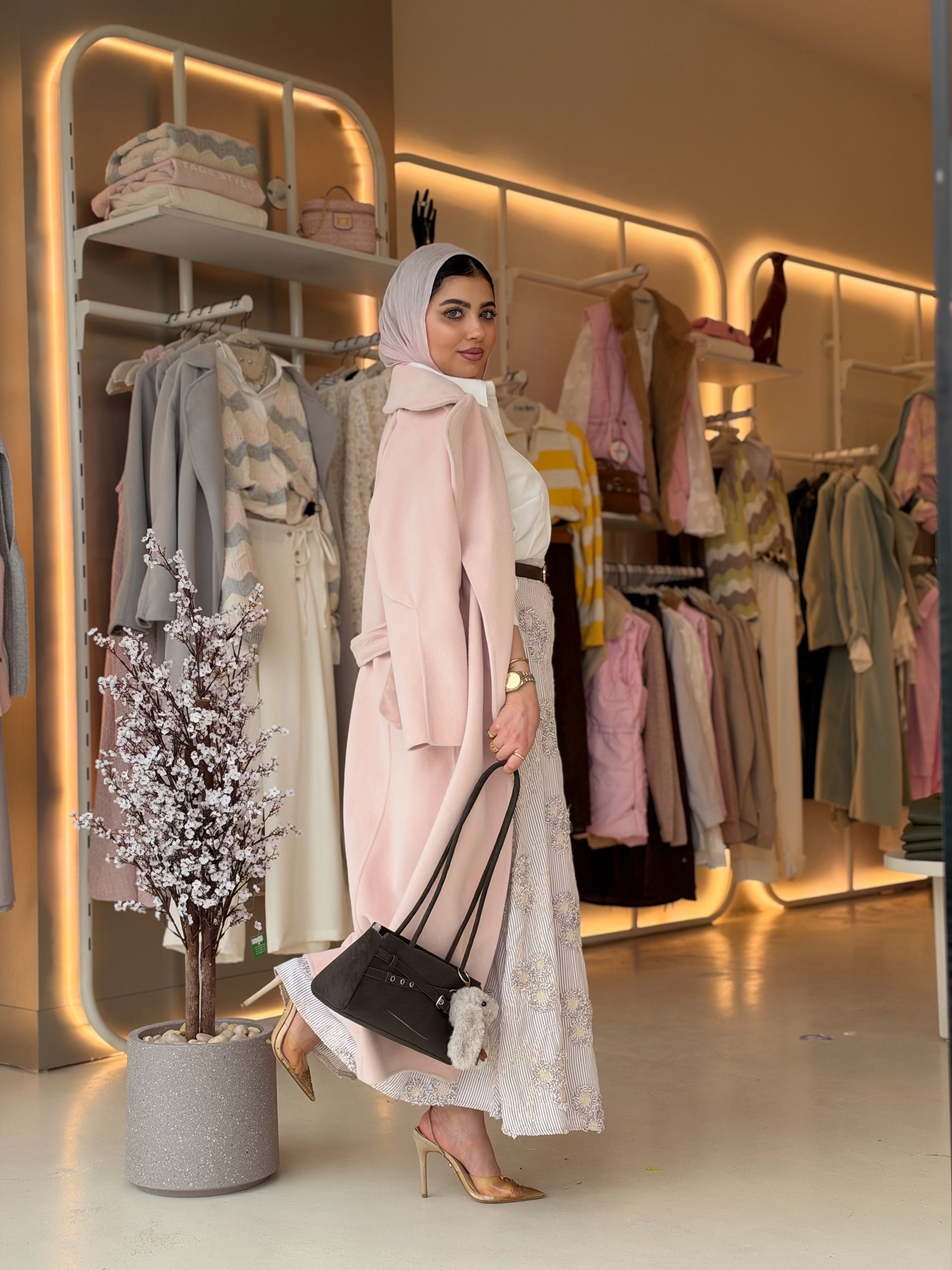 Elegant Wool Long Coat in blush pink by Medley Fashion, photo 3